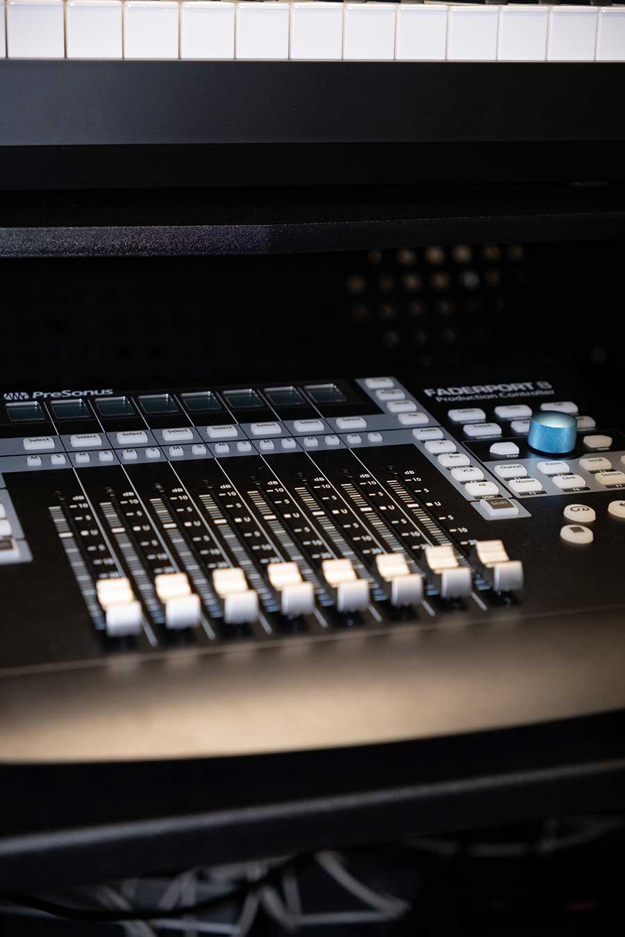Mixer audio durante la fase di produzione e mix
